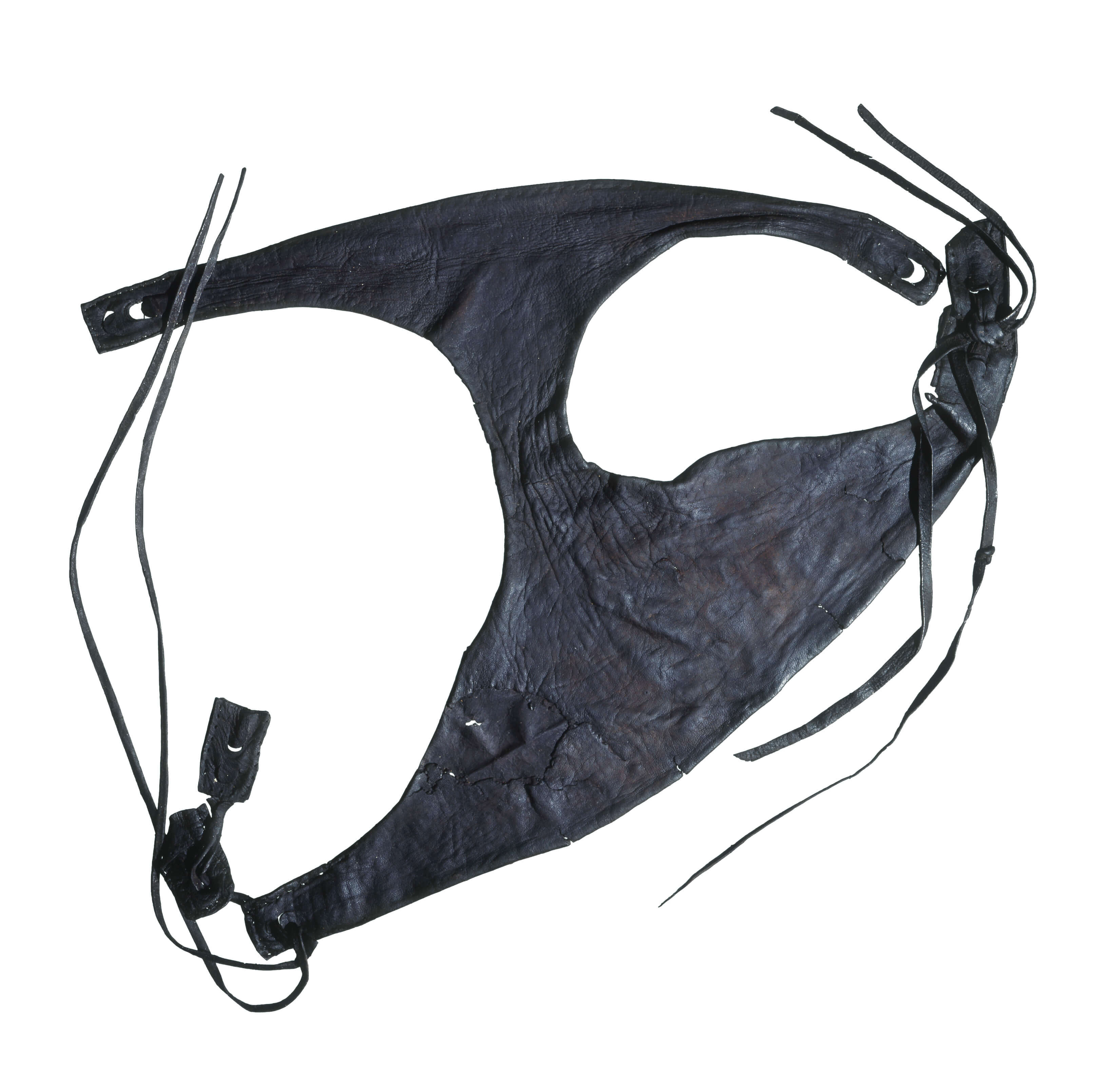 A piece of leather in two triangular pieces joined by a strip in the middle and with ties on the sides.